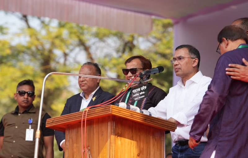 আজান শুনে বক্তব্য থামিয়ে দিলেন তারেক রহমান