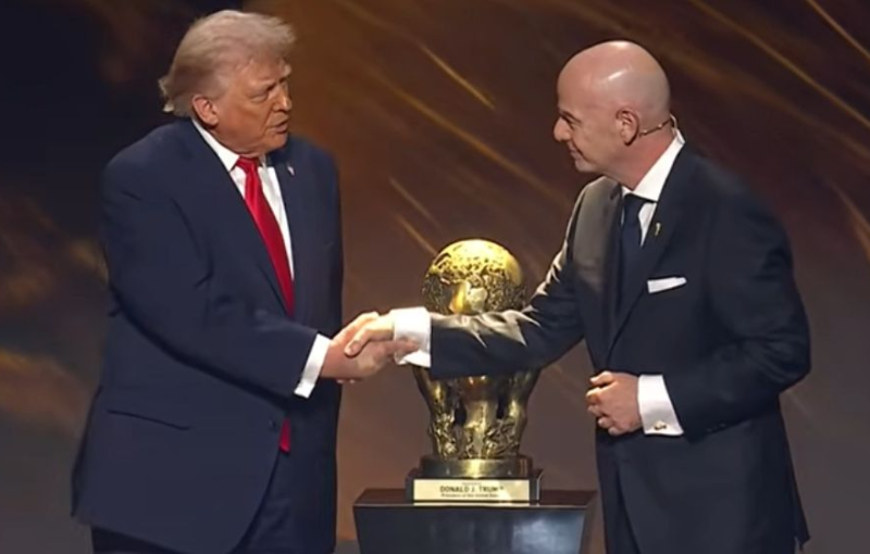 ফিফা শান্তি পুরস্কার ছুঁয়েও দেখলেন না ট্রাম্প, নোবেল না পাওয়ার হতাশা?