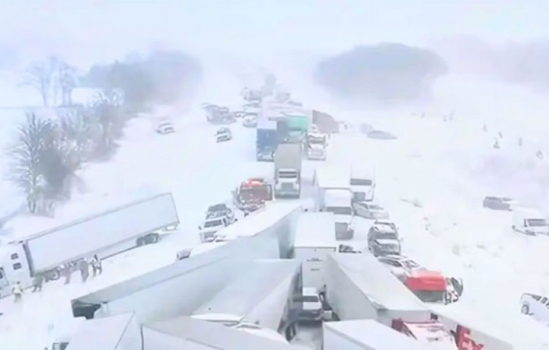 যুক্তরাষ্ট্রে তীব্র তুষারঝড়ে হাজার হাজার ফ্লাইট বাতিল