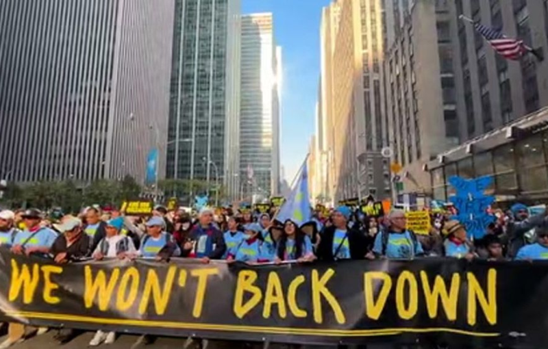 ক্ষমতা গ্রহণের বর্ষপূর্তিতে ট্রাম্পবিরোধী বিক্ষোভে উত্তাল যুক্তরাষ্ট্র