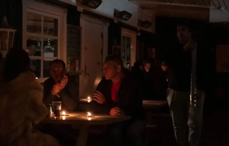 চলমান উত্তেজনার মধ্যেই হঠাৎ অন্ধকারে ডুবে গেল গ্রিনল্যান্ড!