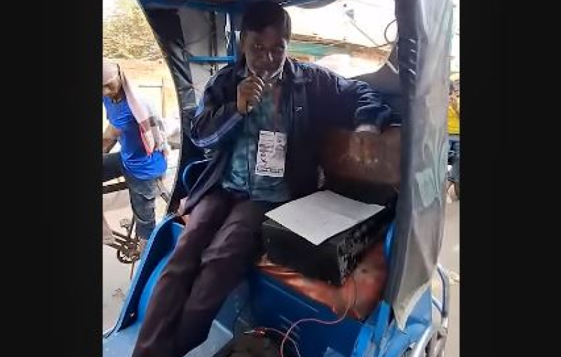 এবার ঊর্দু ভাষায় গান গেয়ে চাওয়া হলো ভোট