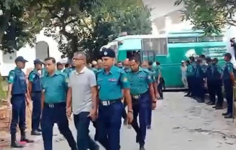 হেফজতে থাকা ১৫ সেনা কর্মকর্তাকে কারাগারে পাঠানোর নির্দেশ হেফজতে থাকা ১৫ সেনা কর্মকর্তাকে কারাগারে পাঠানোর নির্দেশ