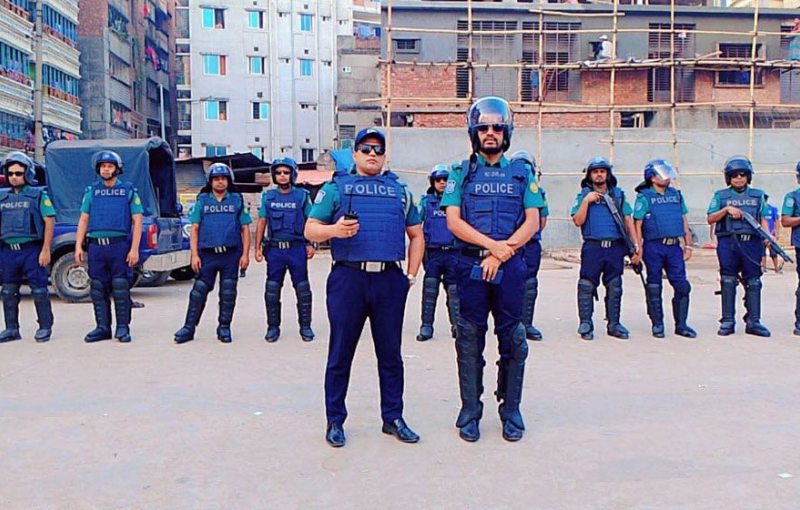 হঠাৎ ঢাকায় একযোগে পুলিশের ‘বড় মহড়া’