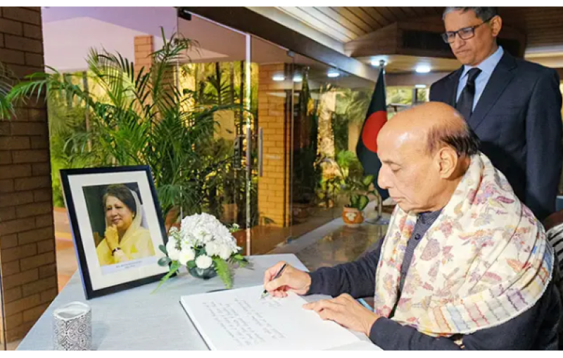 খালেদা জিয়াকে নিয়ে শোক বইতে কী লিখলেন ভারতের প্রতিরক্ষামন্ত্রী?