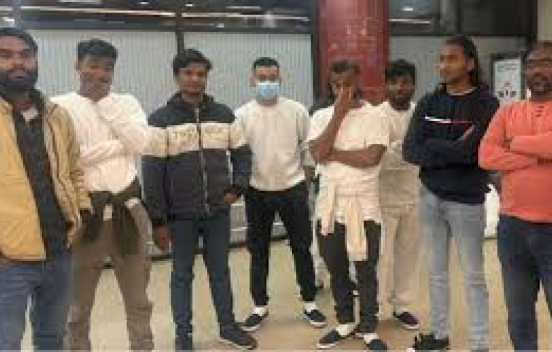 ৩১ বাংলাদেশিকে হ্যান্ডকাফ-শেকল পরিয়ে কেন ফেরত পাঠাল যুক্তরাষ্ট্র