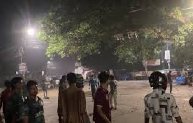 এবার মধ্যরাতে ঢাবি ও ঢাকা কলেজের সংঘর্ষ এবার মধ্যরাতে ঢাবি ও ঢাকা কলেজের সংঘর্ষ