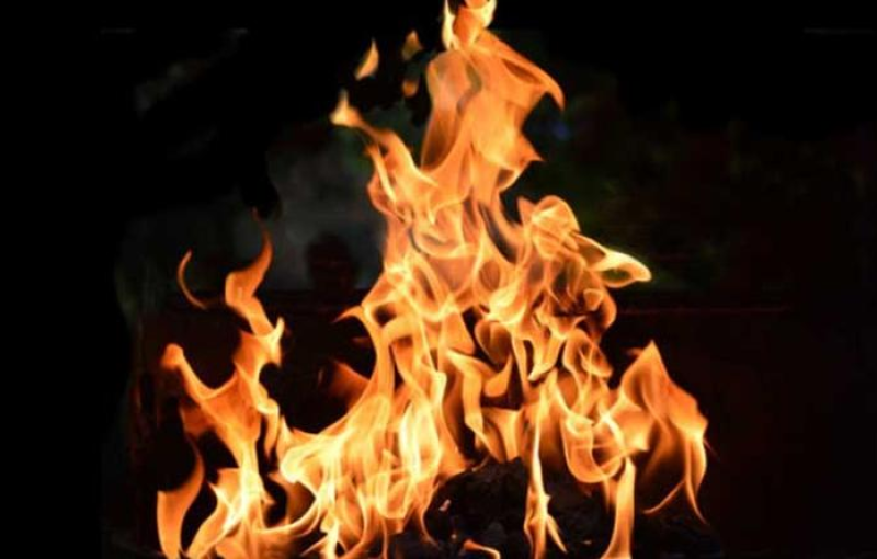 নেত্রকোনায় ভোট কেন্দ্রে আগুন